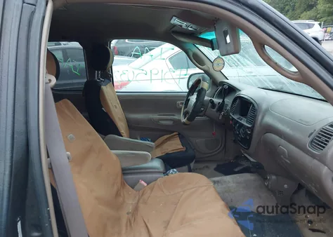 2000 Toyota Tundra Sr5 V8 z USA, uszkodzony, nr VIN 5TBBT4411YS016137